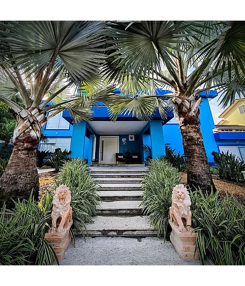 imagem de Par de Escultura Leão Rosa Sentado 100cm EMP401 Sofisticação e Presença