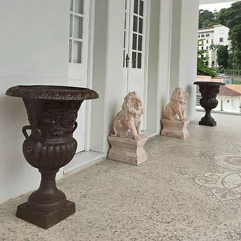 imagem de Par de Escultura Leão Rosa Sentado 80cm EMP402 Elegância e Charme Clássico