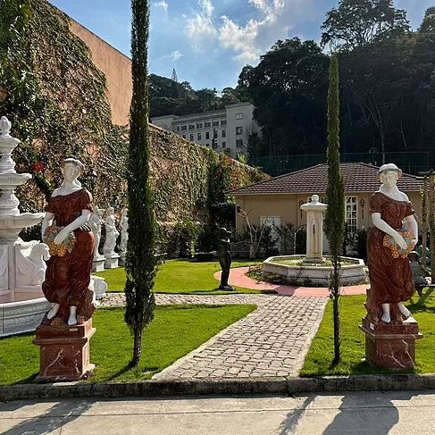 imagem de Par de Esculturas Outono 160cm + 40cm de Base em Mármore - EMP600 Arte e Elegância