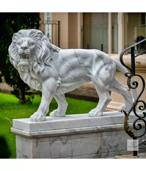 imagem de Par de Leões Andando em Mármore Branco 145cm - EMP706
