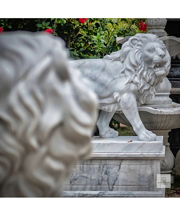 imagem do produto Par de Le�es Andando em M�rmore Branco 145cm - EMP706 Presen�a Majestosa