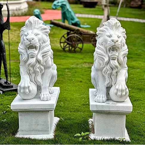 imagem de Par de Leões com Bola em Mármore Branco 104cm EMP570 Elegância e Nobreza