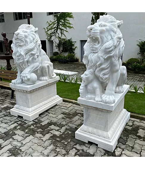 imagem de Par de Leões com Filhote 180cm em Mármore Branco com Base - EMP452