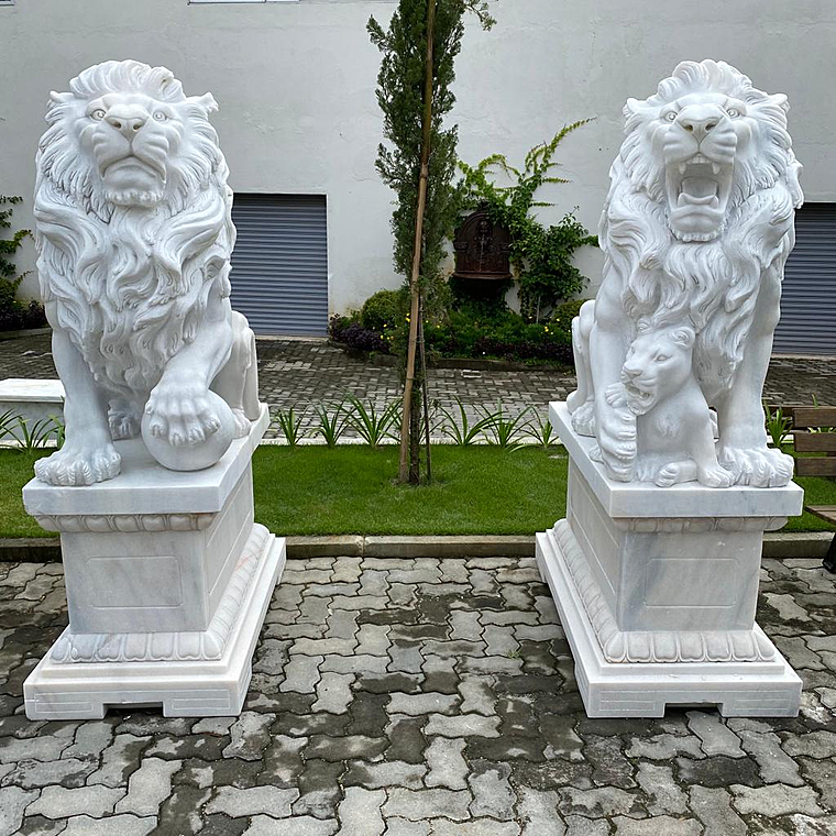imagem do produto Par de Le�es com Filhote 180cm em M�rmore Branco com Base - EMP452 Projetos de Paisagismo 