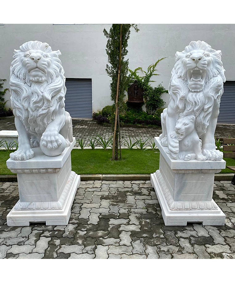 imagem do produto Par de Le�es com Filhote 180cm em M�rmore Branco com Base - EMP452