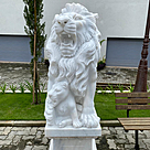 imagem do produto Par de Le�es com Filhote 180cm em M�rmore Branco com Base - EMP452