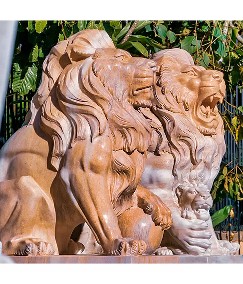 imagem de Par de Leões com Filhote 180cm em Mármore Rosa com Base - EMP451