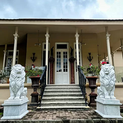 imagem de Par de Leões Palácio das Laranjeiras 120cm + 40cm de Base - EMP602 Força e Elegância