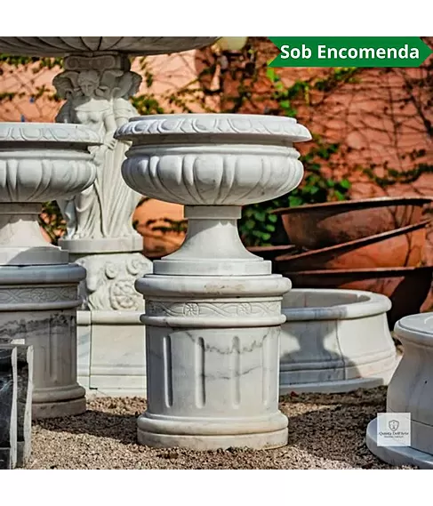 imagem de Par de Vasos Taça com Base Redonda em Mármore 110cm - VMP135 Luxo Escultural