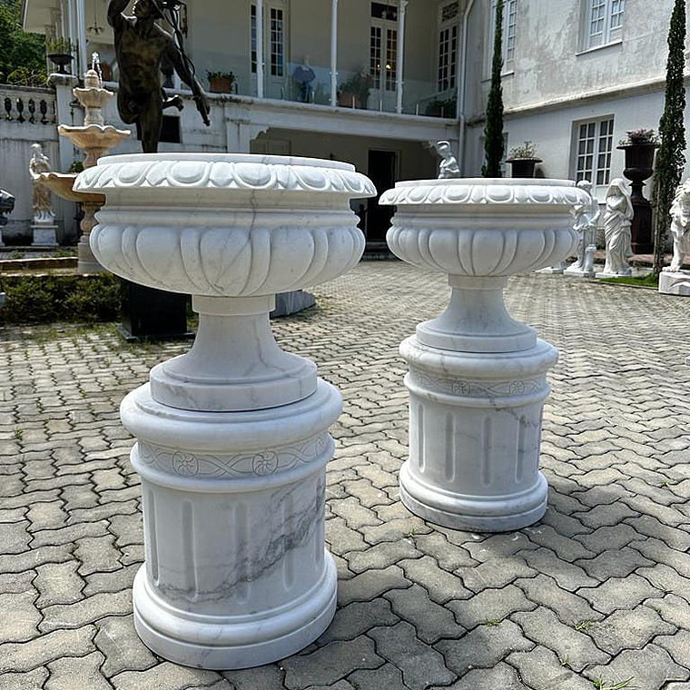 imagem do produto Par de Vasos Ta�a com Base Redonda em M�rmore 110cm - VMP135 Luxo Escultural