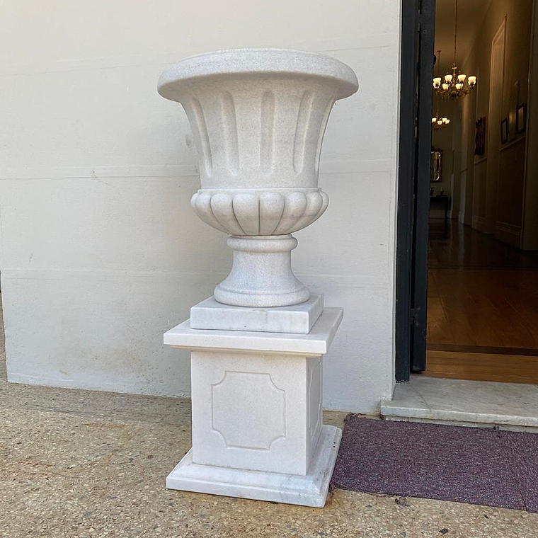 imagem do produto Par Vaso de M�rmore com Base 105cm - VMP132 Destaque no Paisagismo