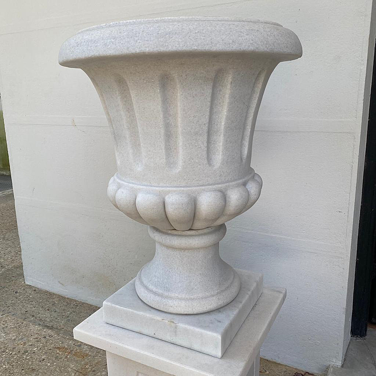 imagem do produto Par Vaso de M�rmore com Base 105cm - VMP132 Destaque no Paisagismo