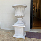 imagem do produto Par Vaso de M�rmore com Base 105cm - VMP132 Destaque no Paisagismo