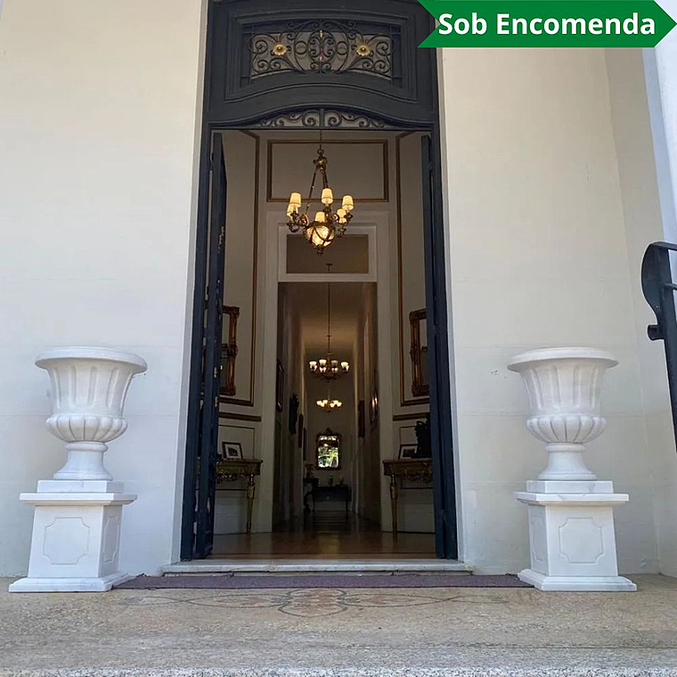 imagem do produto Par Vaso de M�rmore com Base 105cm - VMP132 Destaque no Paisagismo