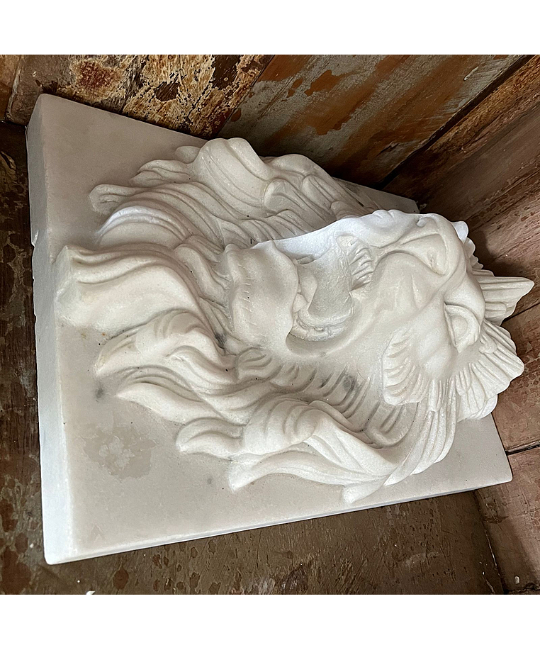 imagem do produto Placa Cara de Le�o em M�more 36cm - VRMP325