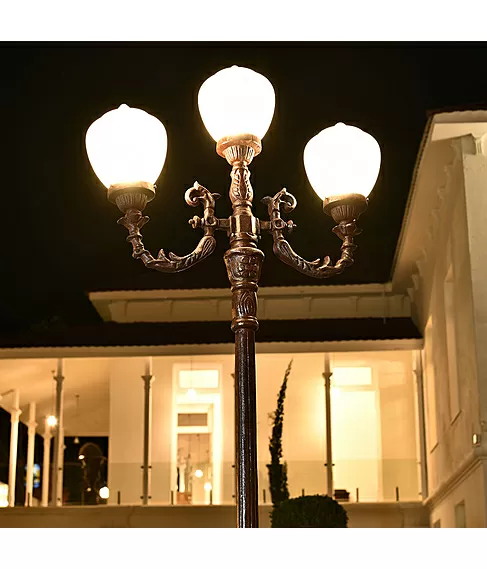 imagem de Poste Florença 330cm VRF280 Para Projetos Paisagísticos de Alto Padrão