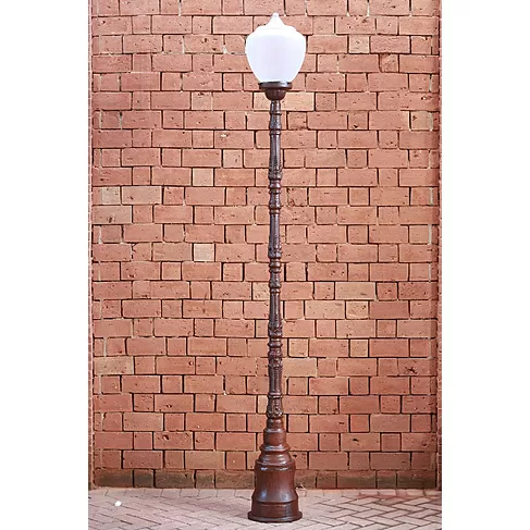imagem de Poste Itália 220cm VRF257 Para Iluminação Clássica de Jardins e Áreas Externas 