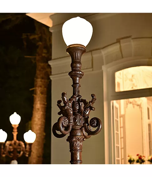 imagem de Poste Rio Antigo com Capitel 400cm VRF025 Para Iluminação Clássica e Projetos Monumentais 