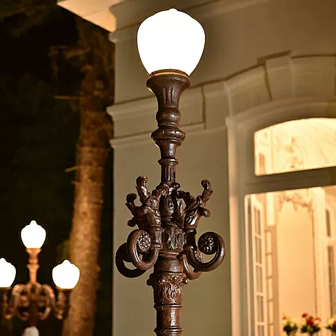 imagem de Poste Rio Antigo com Capitel 400cm VRF025 Para Iluminação Clássica e Projetos Monumentais 