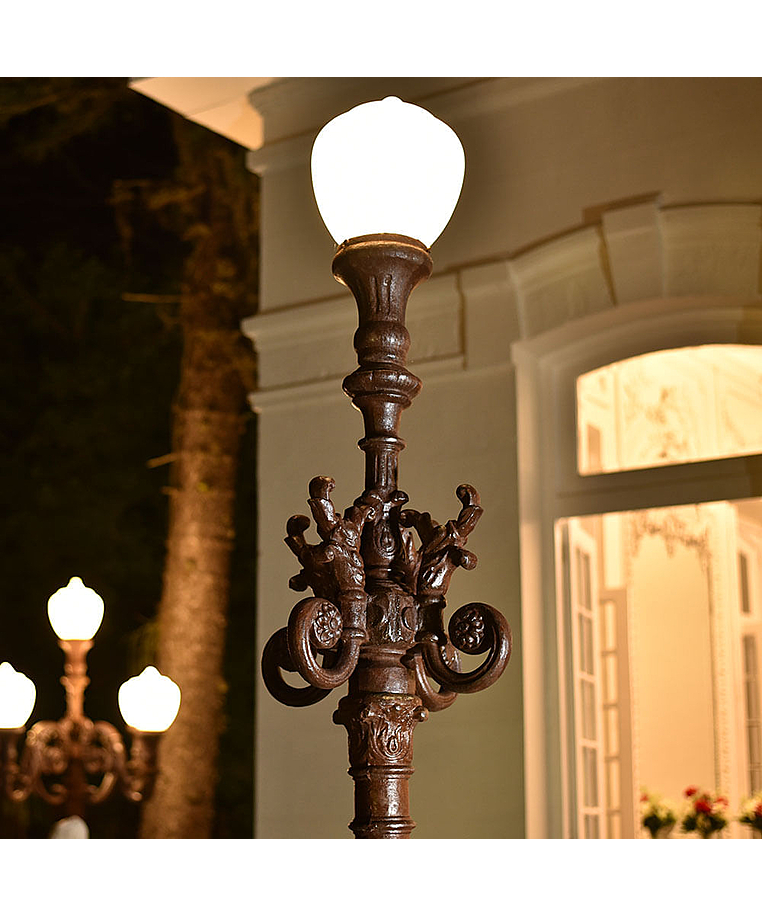 imagem do produto Poste Rio Antigo com Capitel 400cm VRF025 Para Ilumina��o Cl�ssica e Projetos Monumentais 