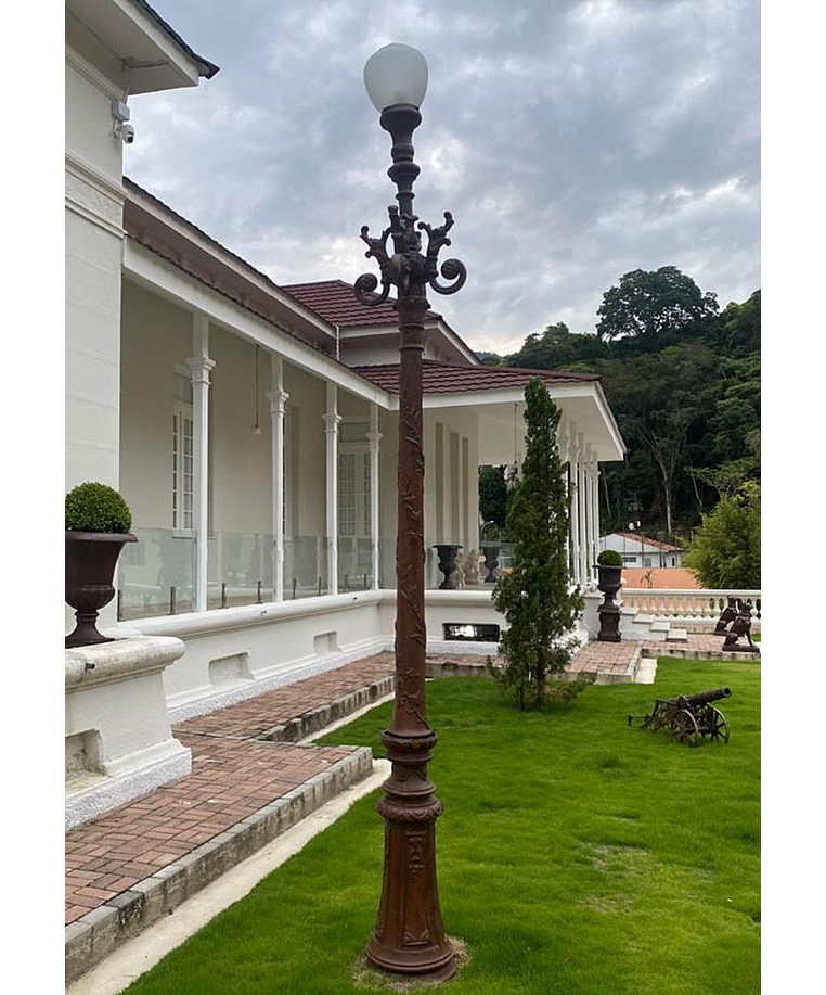 imagem do produto Poste Rio Antigo com Capitel 400cm VRF025 Para Ilumina��o Cl�ssica e Projetos Monumentais 