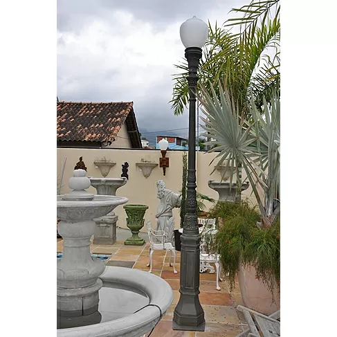 imagem de Poste Veneza 320cm VRA046 em alumínio Para Projetos Paisagísticos