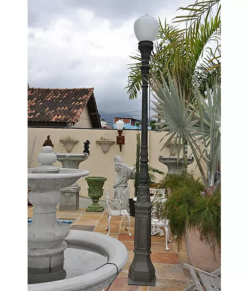 imagem de Poste Veneza 320cm VRA046 Para Iluminação Clássica e Projetos Paisagísticos de Luxo 