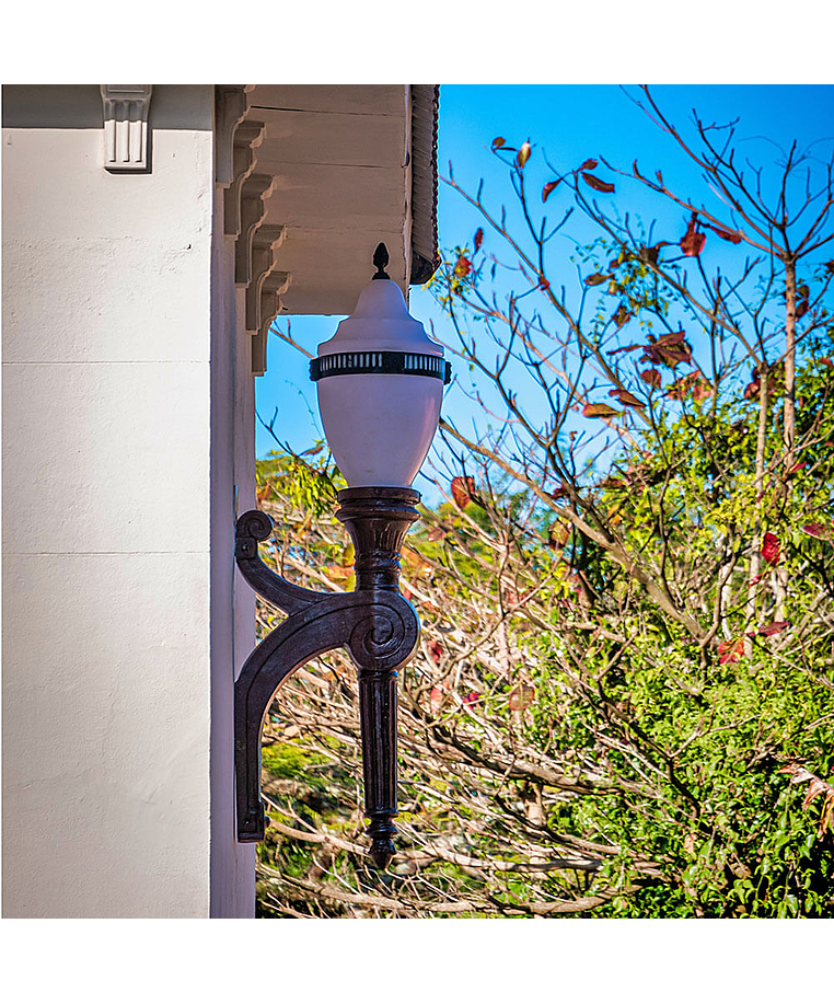 imagem do produto Tocheiro Republicano M�dio 78cm em Ferro Fundido VRFF241 Para Jardins Cl�ssicos 