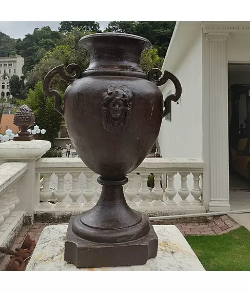imagem de Vaso Decorativo Anfora Cara de India em Ferro Fundido 85cm  - VF037A Design Clássico