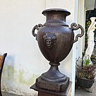 imagem do produto Vaso Decorativo Anfora Cara de India em Ferro Fundido 85cm  - VF037A Design Cl�ssico