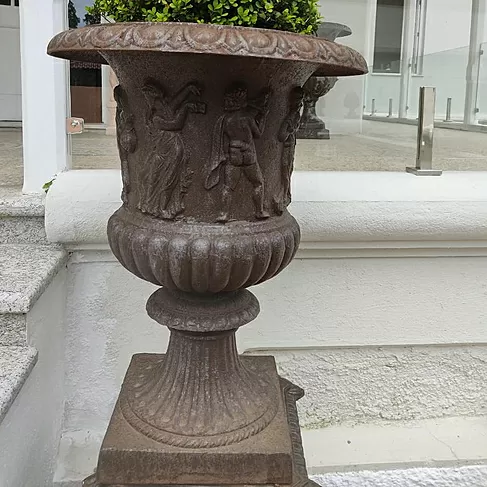 imagem de Vaso Decorativo Cálice Bacco em Ferro Fundido 75cm - VF081 Elegância e Sofisticação
