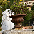 imagem do produto Vaso Decorativo Pequeno Sem Al�a em Ferro Fundido 34cm -VF039 Design Cl�ssico para Jardins