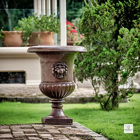 imagem de Vaso Decorativo Século XIX com Leão sem Alça em Ferro Fundido 78cm - VF033 Clássico