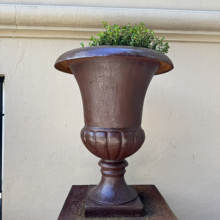imagem do produto Vaso Decorativo S�culo XIX em Ferro Fundido 78cm - VF031 Design Cl�ssico para Jardins 