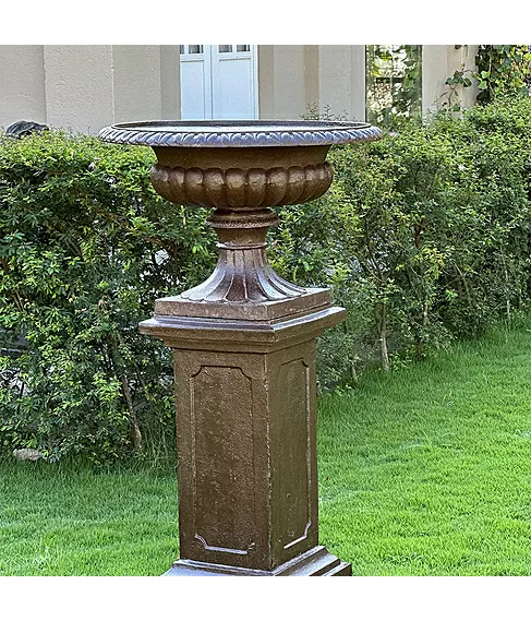imagem de Vaso Decorativo Taça com Coluna Quadrada em Ferro Fundido 136cm - VF101 Clássico