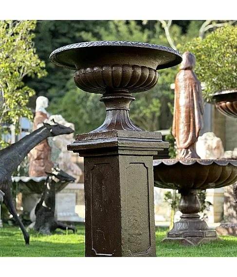 imagem de Vaso Decorativo Taça com Coluna Quadrada em Ferro Fundido 136cm - VF101 Clássico