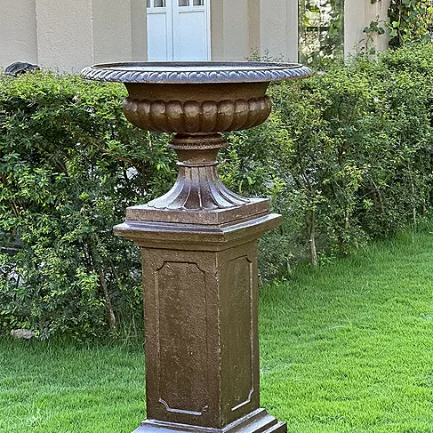 imagem de Vaso Decorativo Taça com Coluna Quadrada em Ferro Fundido 136cm - VF101 Clássico