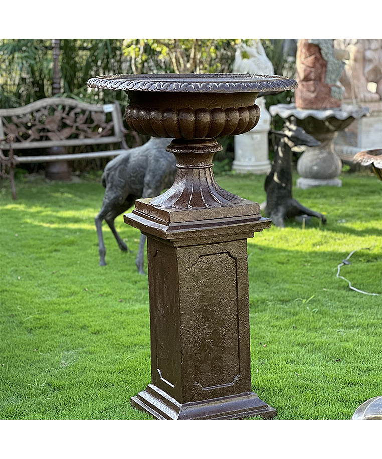 imagem do produto Vaso Decorativo Ta�a com Coluna Quadrada em Ferro Fundido 136cm - VF101 Cl�ssico