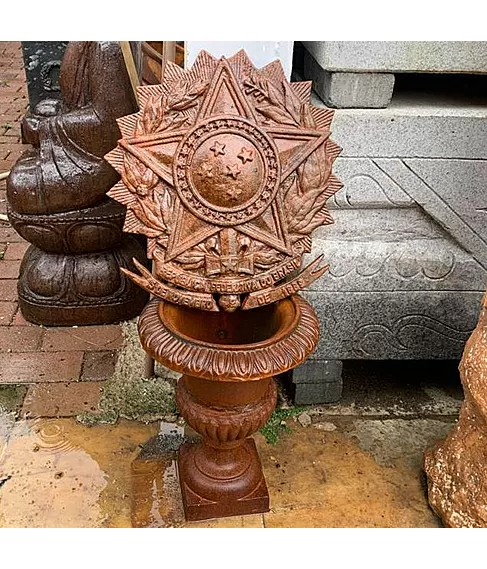 imagem de Vaso Leblon em Ferro Fundido 35cm - VF043 Design Versátil e Elegância