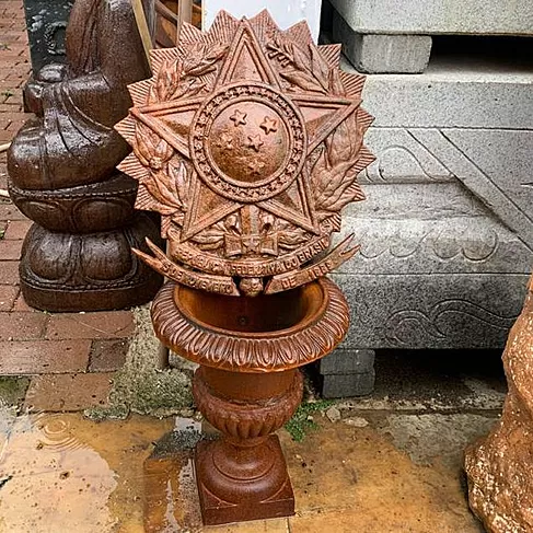 imagem de Vaso Leblon em Ferro Fundido 35cm - VF043 Design Versátil e Elegância