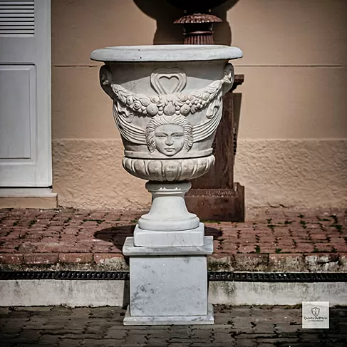 imagem de Vaso Louis com Base em Mármore Branco 150cm - VMP137 Presença Nobre