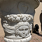 imagem do produto Vaso Louis com Base em M�rmore Branco 150cm - VMP137 Presen�a Nobre