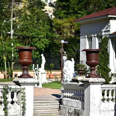 imagem de Vaso Romano Liso GG 115cm Ferro Fundido VF128 Elegância Clássica Monumental